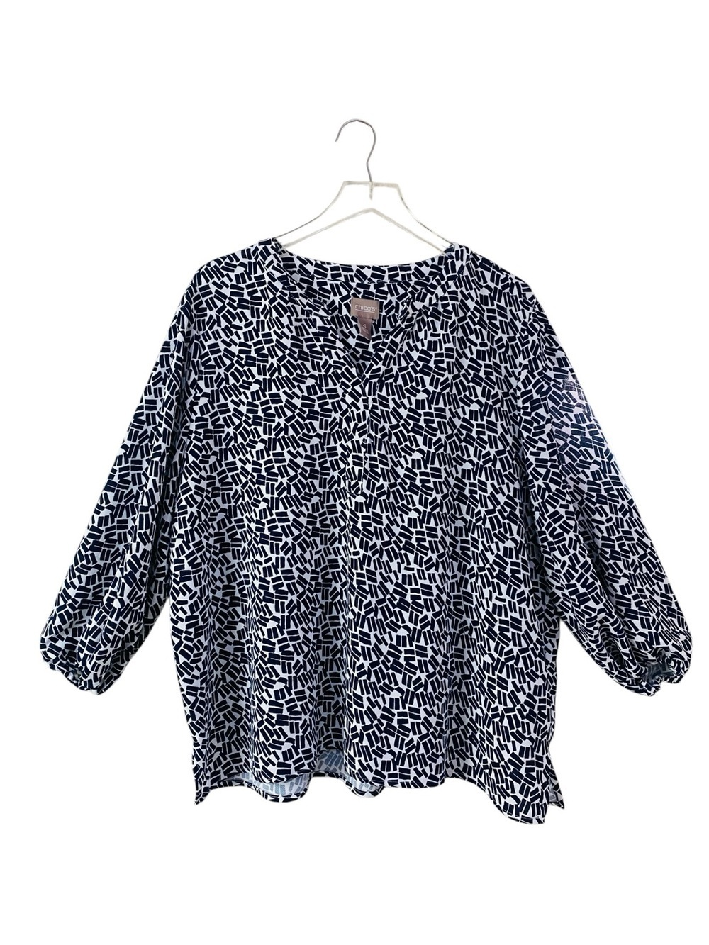 Chico’s Black/White Geo Print 3/4 Sleeve Split V Neck Tunic Size 18